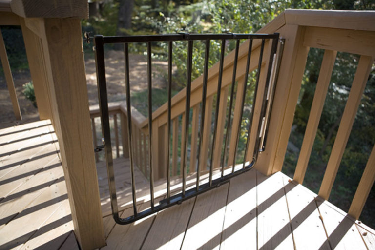 Dog gate for outlet deck